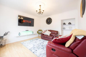 Entire 3 bedrooms home away from Home in Salford